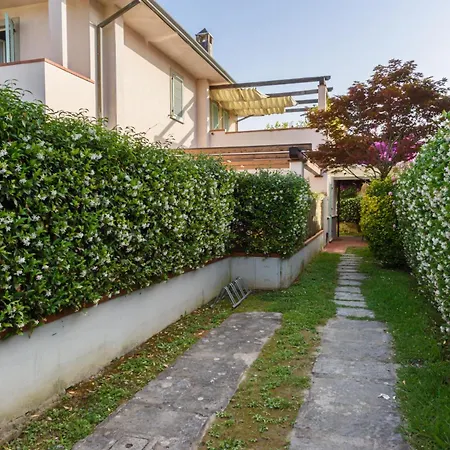 Golden Luxe - New Style In Dei Marmi Private Parking Apartment *